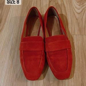 SUPER chic flats! Add some color to your fits!